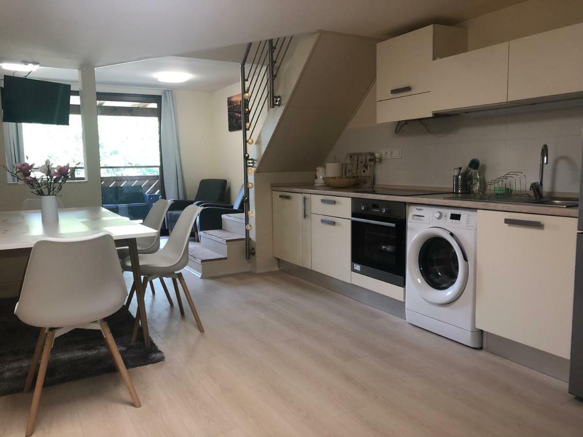 Апарт отель Beachfront Studio Apartman Балатонфюзфё Экстерьер фото