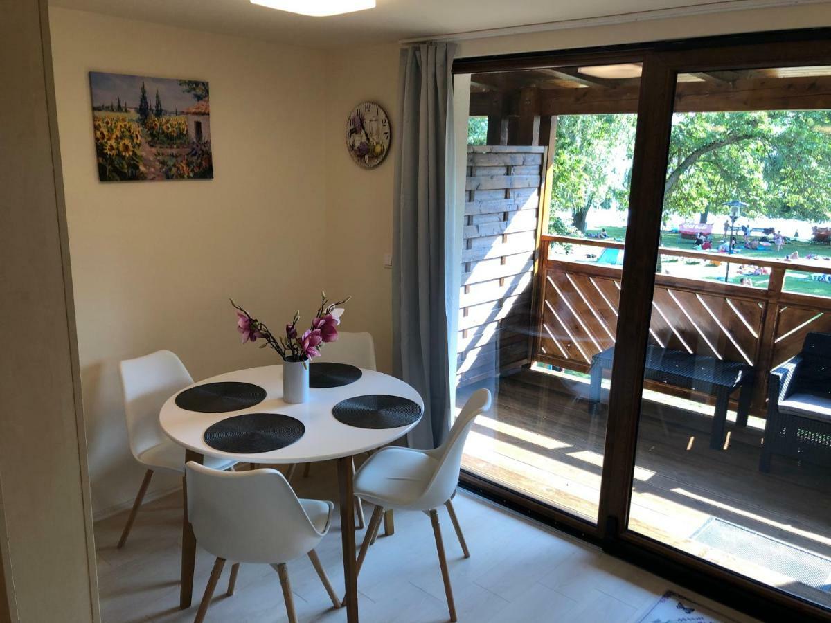 Апарт отель Beachfront Studio Apartman Балатонфюзфё Экстерьер фото